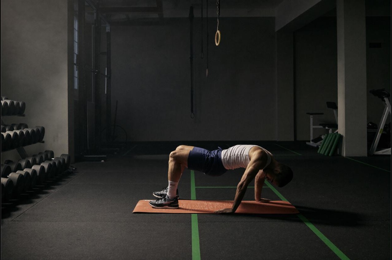 Lone athlete with a spark icon representing discipline over motivation